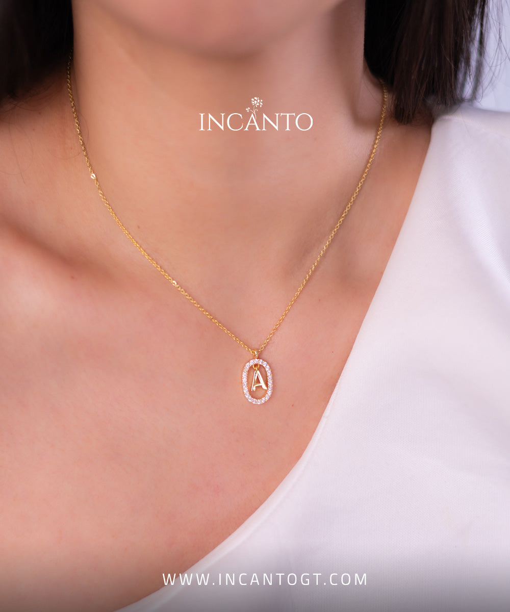 Collar Inicial A Diamantes Blancos GOLD