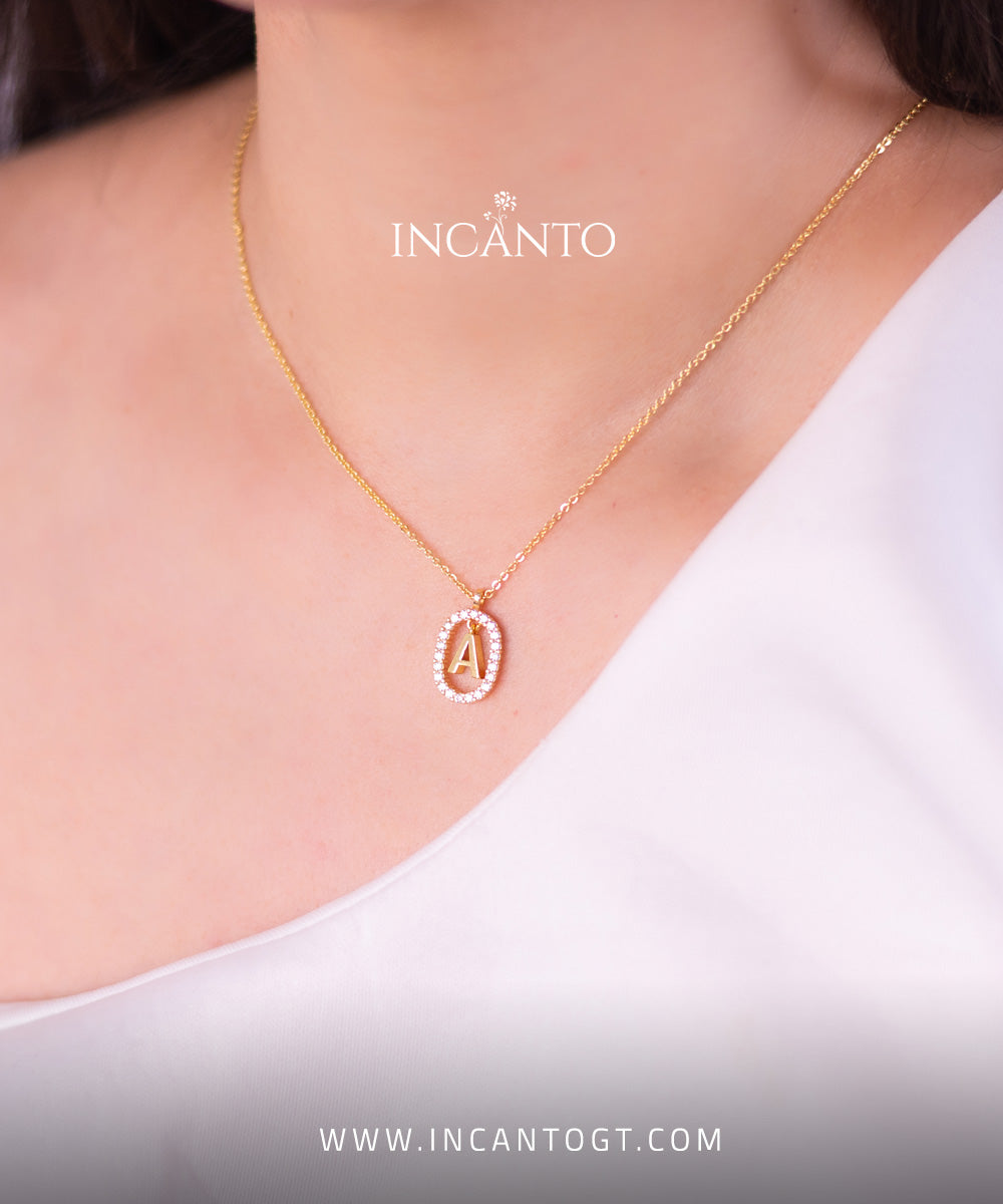 Collar Inicial A Diamantes Blancos GOLD