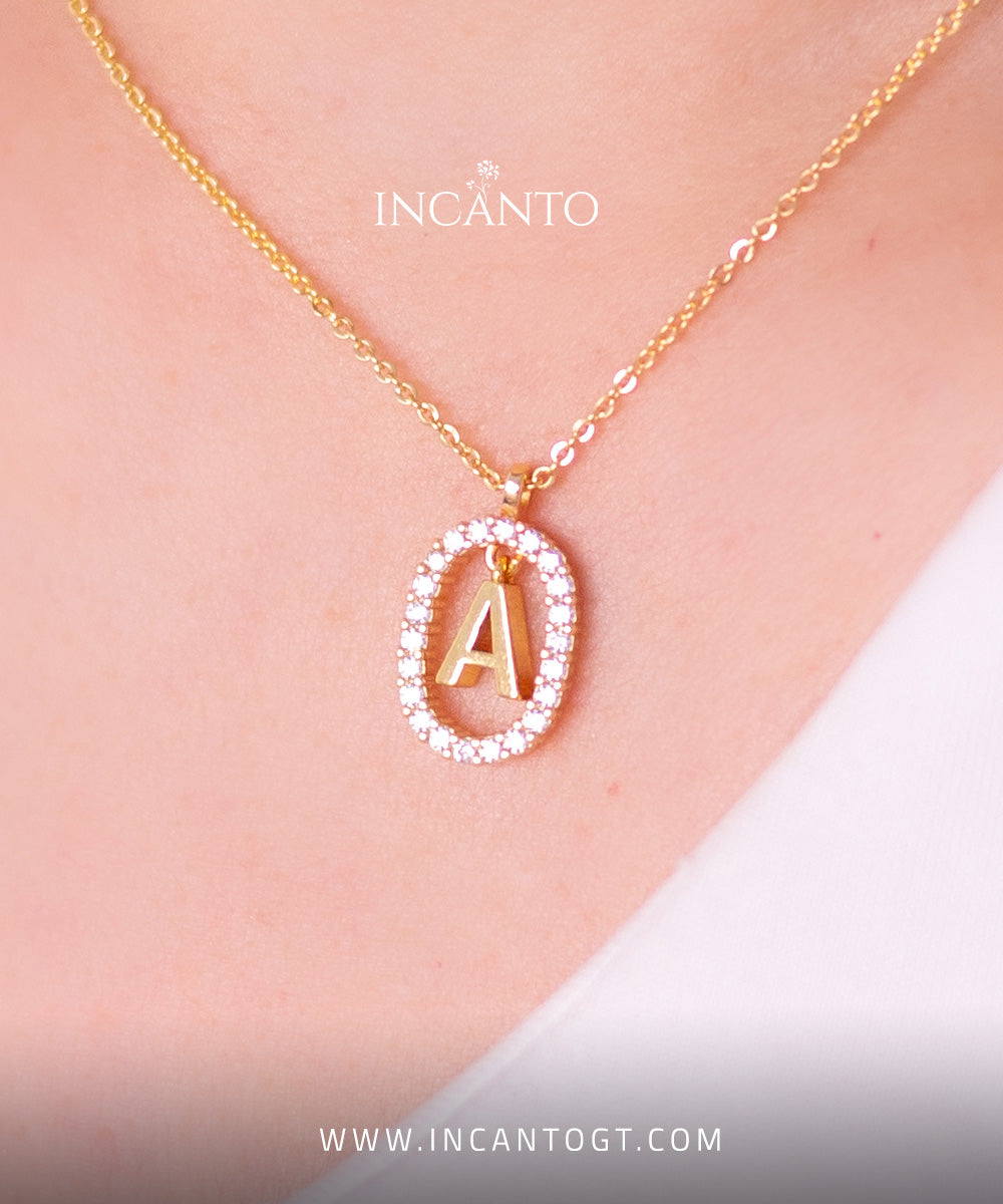 Collar Inicial A Diamantes Blancos GOLD
